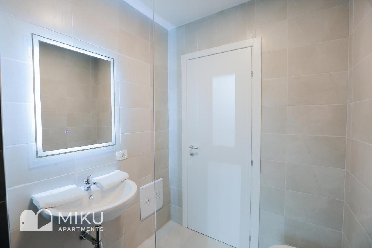 Miku Apartment - Vibrant 1Bd Apartment At Olympic Residence Tirana Buitenkant foto